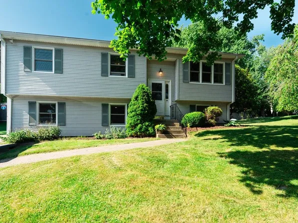 35 Old Pine Rd, Narragansett, RI 02882