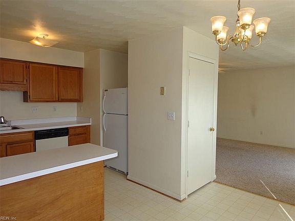 3rd image of 4640 Coronet Ave #B