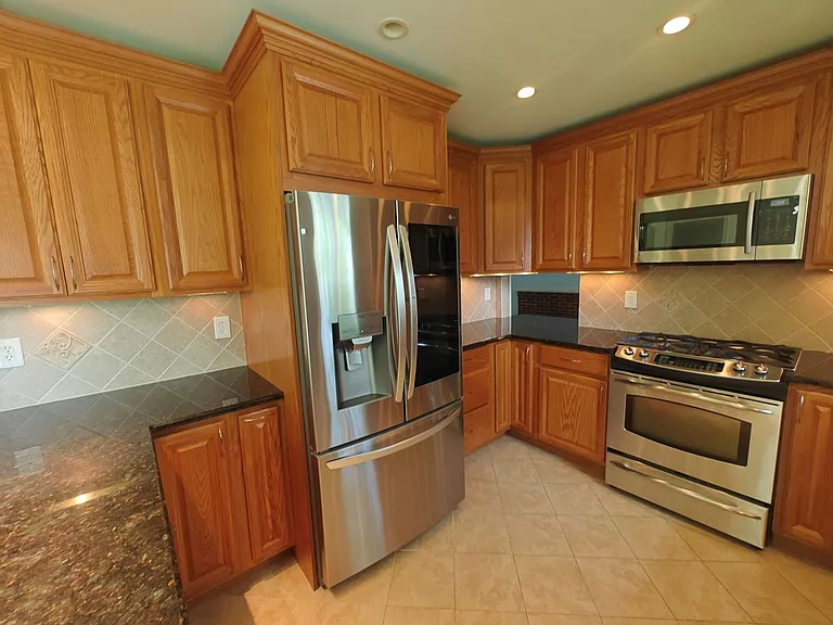 9510 Overhill Rd — Photo 11