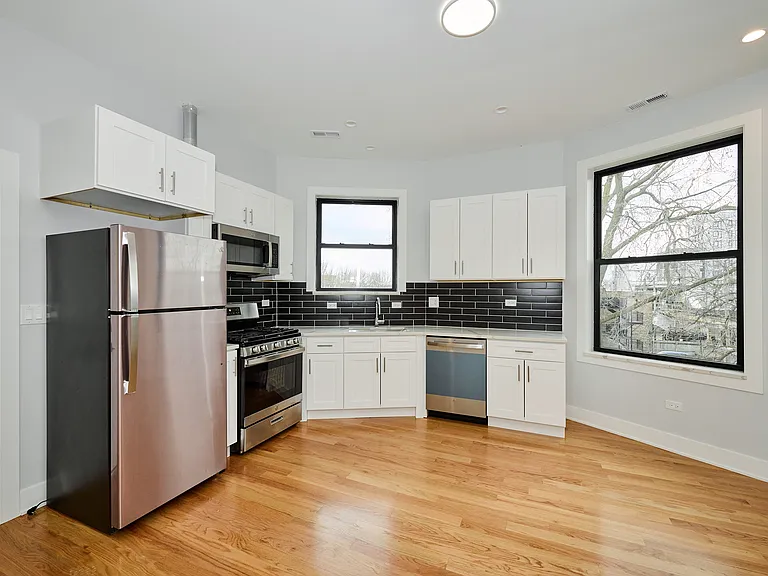 4220 S Calumet Ave #1 — Photo 2