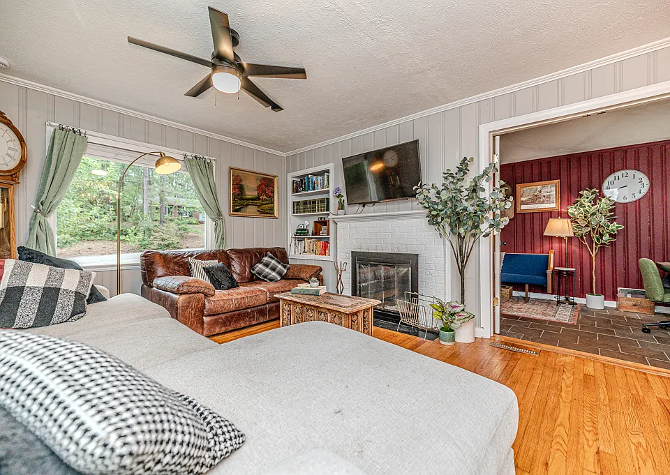 1107 Mohawk Ave