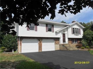 11 Farmstead Cir, Enfield, CT 06082