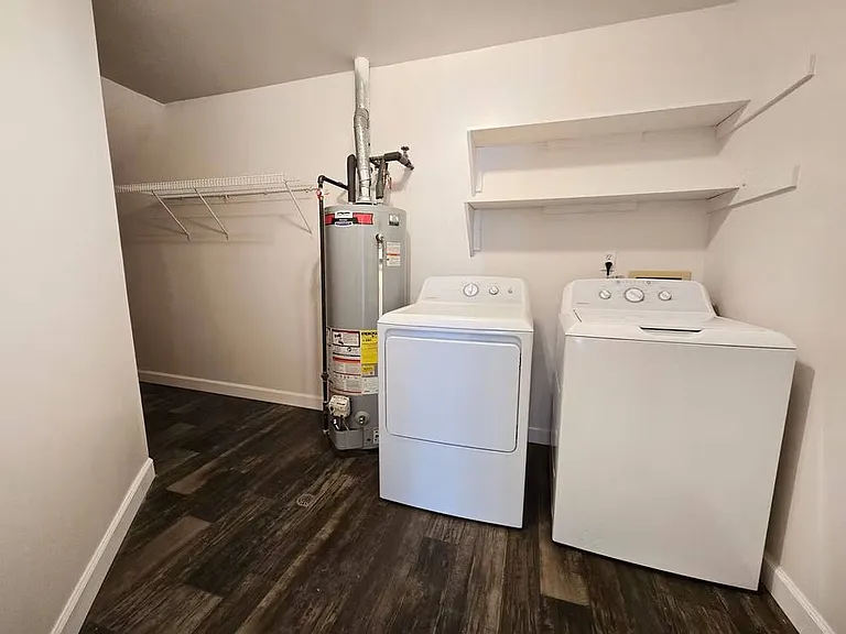 Creekside of Farmington Hills Apartments — Photo 19