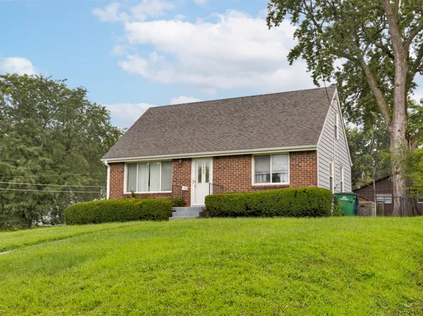 6409 Roseland Dr, Urbandale, IA 50322