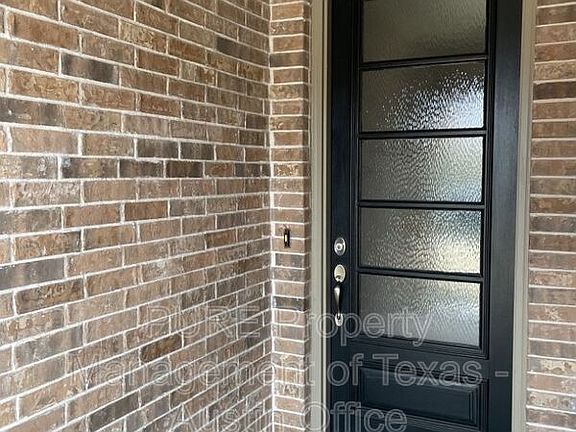 2nd image of 4113 Presidio Ln
