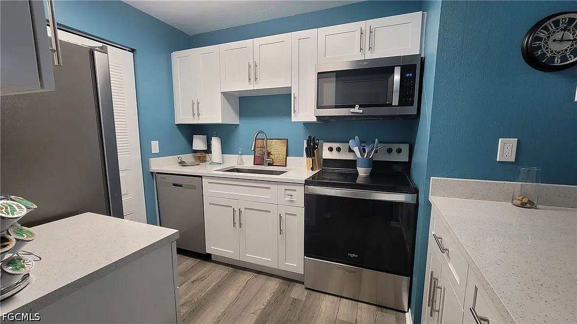 2 bed, 2.0 bath, 869 sqft, $3,000 — Photo 4