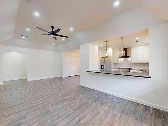 5th image of 304 Graceland St