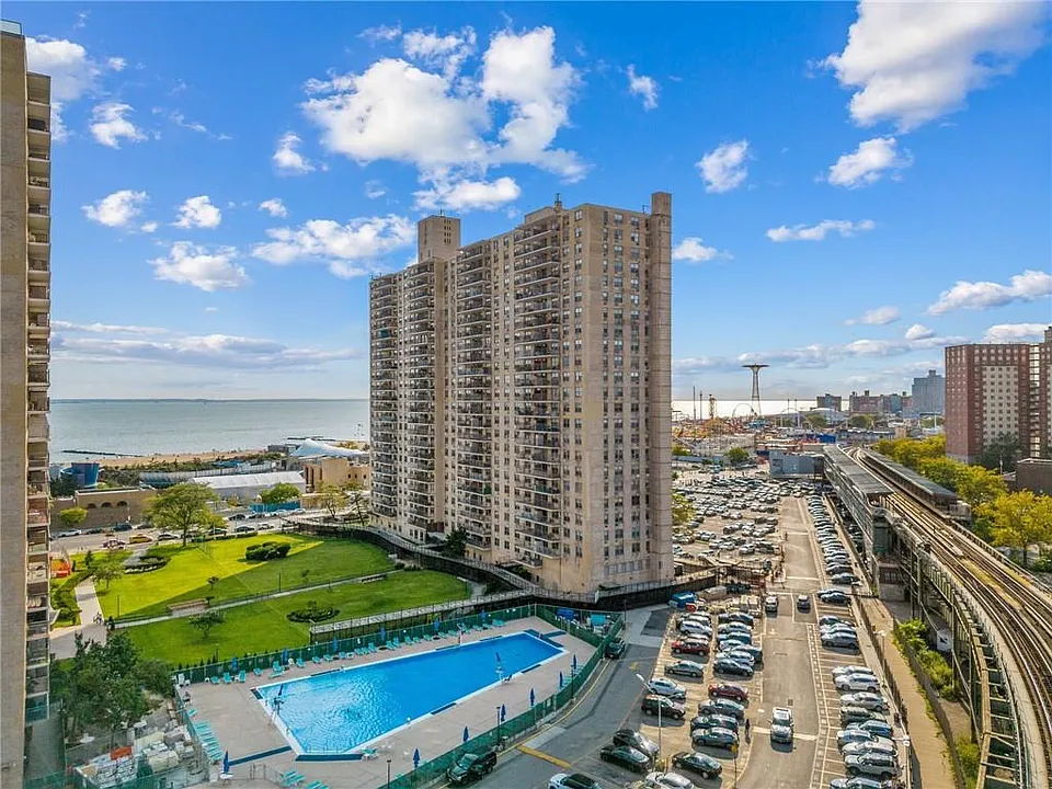 601 Surf Ave #21