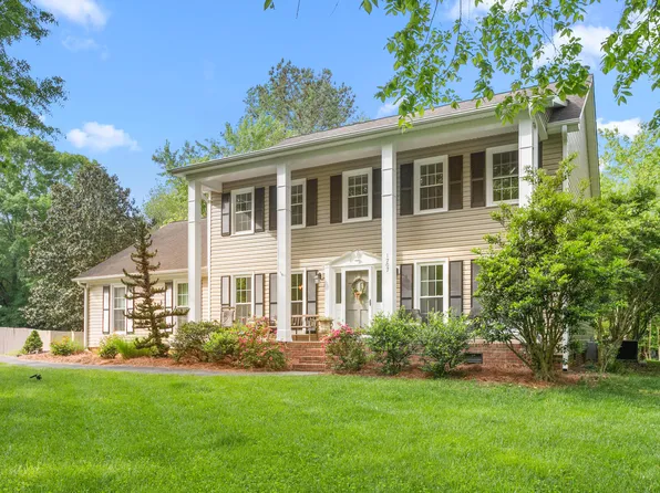 1207 Candlewood Dr, Elon, NC 27244