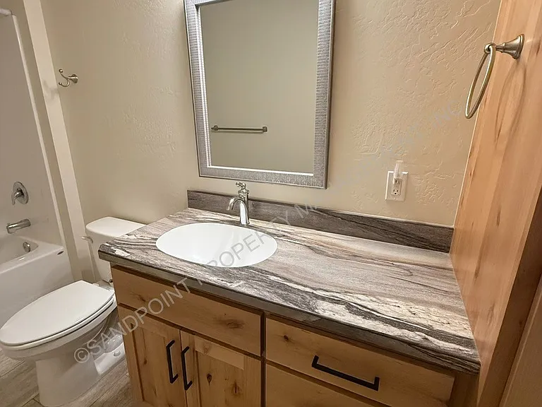 1616 Mosshart St — Photo 36