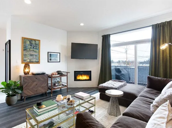 2816 W 34th St SW #2, Calgary, AB T3E 2W9