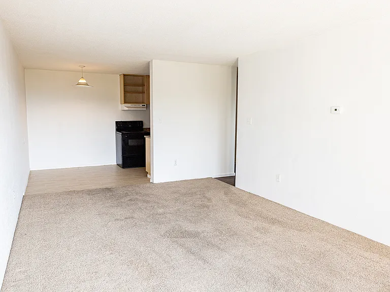 1023 Esquimalt Rd — Photo 5