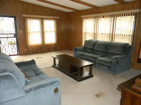 4th image of 18 Ann Ct