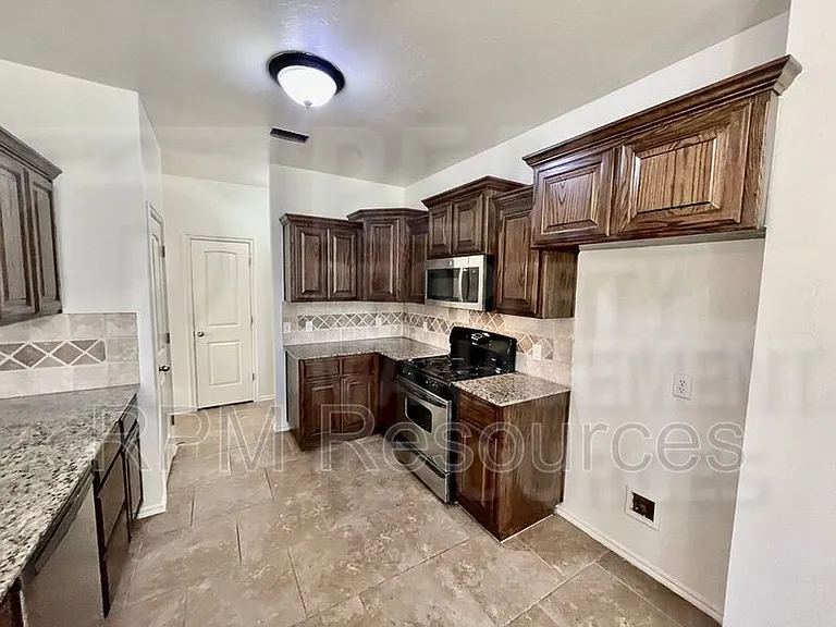 10913 SW 30th St — Photo 14