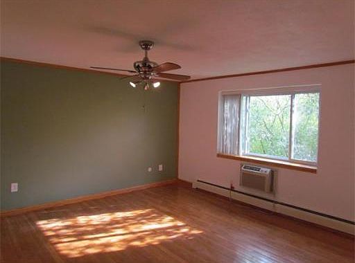 2nd image of 10 Bryon Rd #6