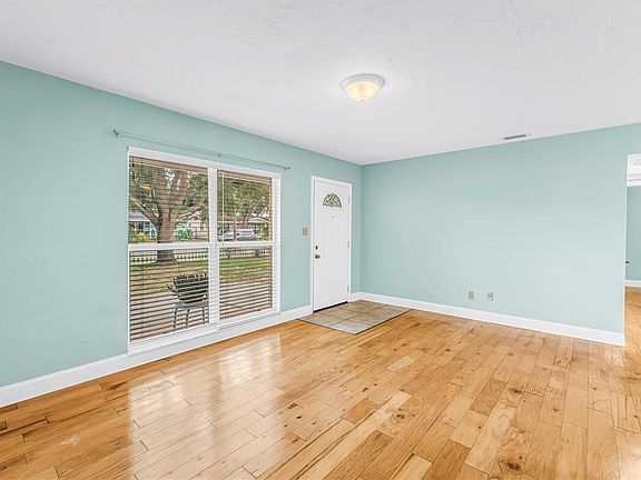 4th image of 743 41ST AVENUE NE