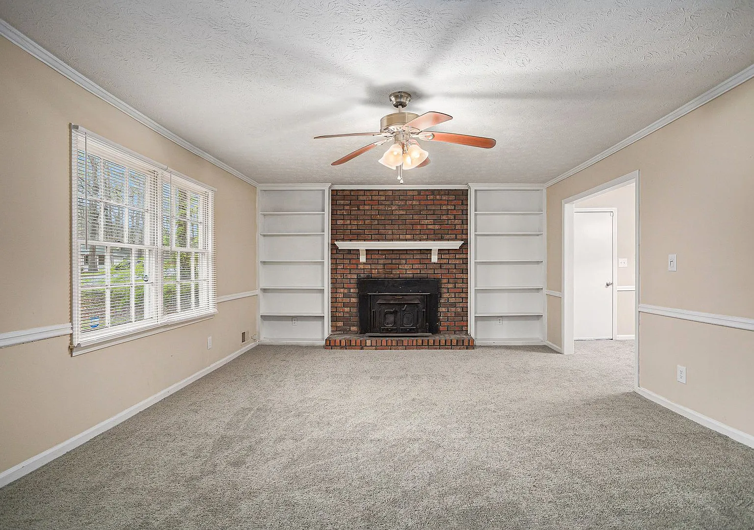 3 bdrm, 2 bath in Stonecrest — Photo 2