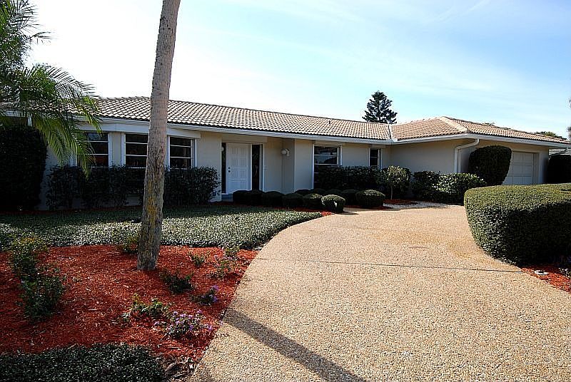 2nd image of 548 Venice Ln