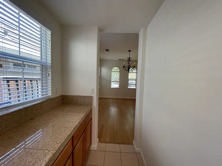 121 Patterson Ave — Photo 9