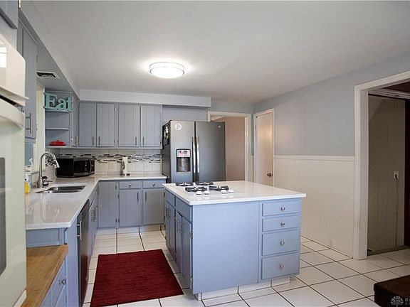 3rd image of 208 Aberdeen Dr