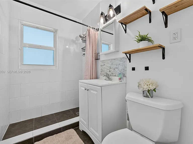 5800 SW 61st St — Photo 11