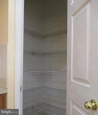 3 bed, 3.0 bath, 1986 sqft, $2,800 — Photo 4