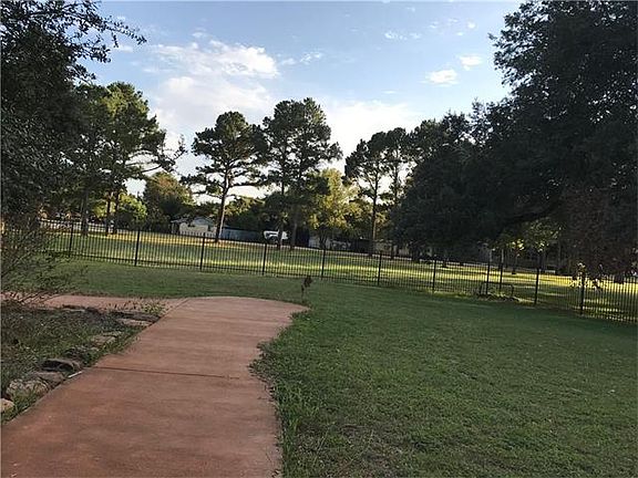 3rd image of 1005 Colorado Dr
