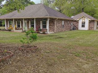 6104 Oakwood Dr, Kountze, TX 77625