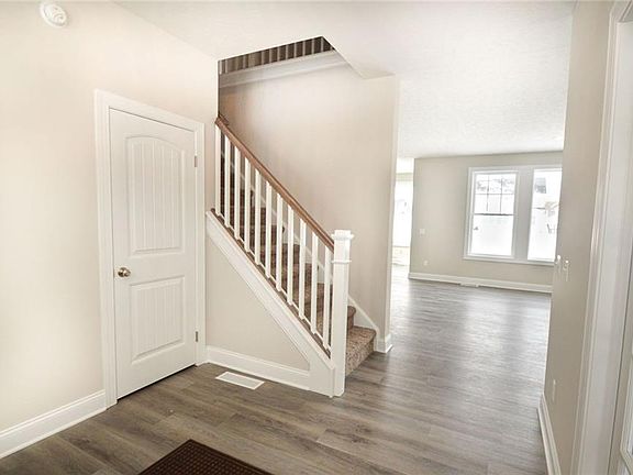 3rd image of 191 Forest Glen Dr