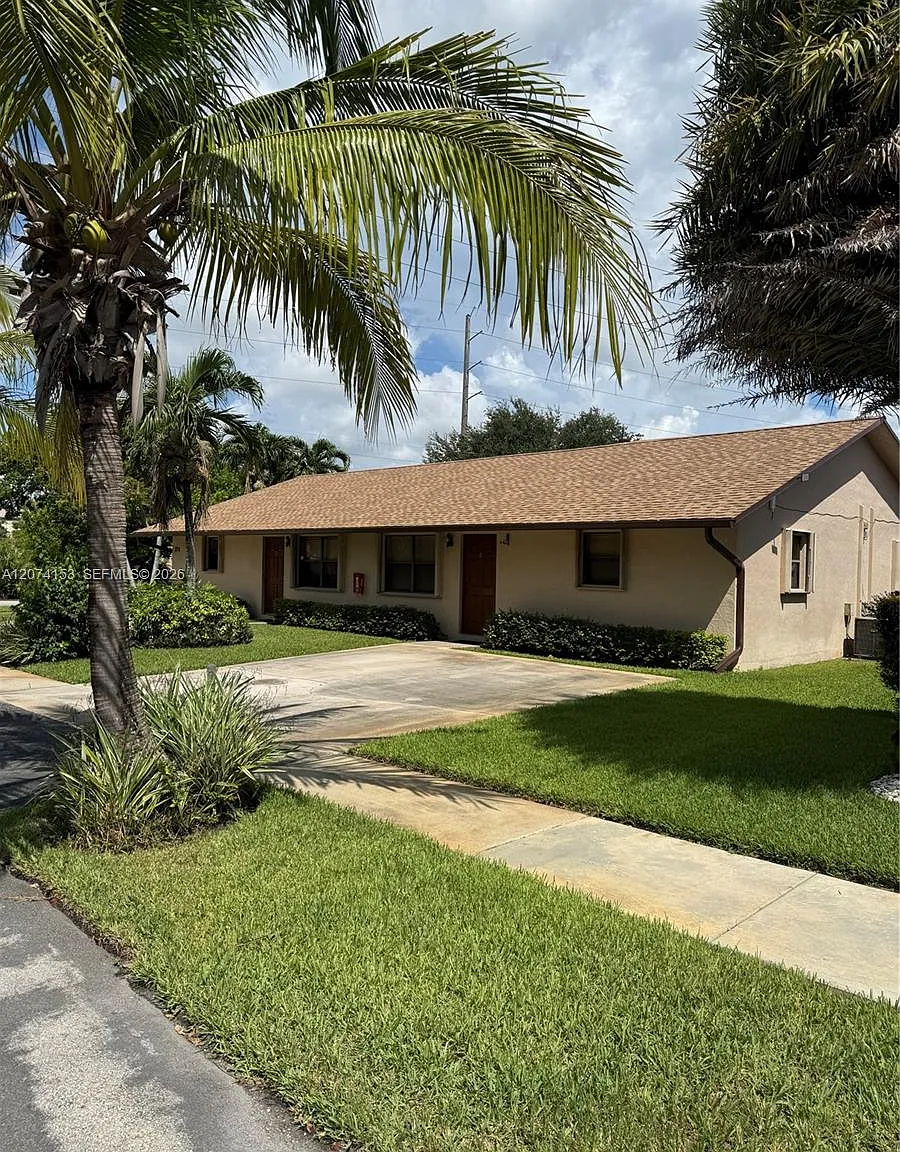 Dania Heights Add — Photo 2