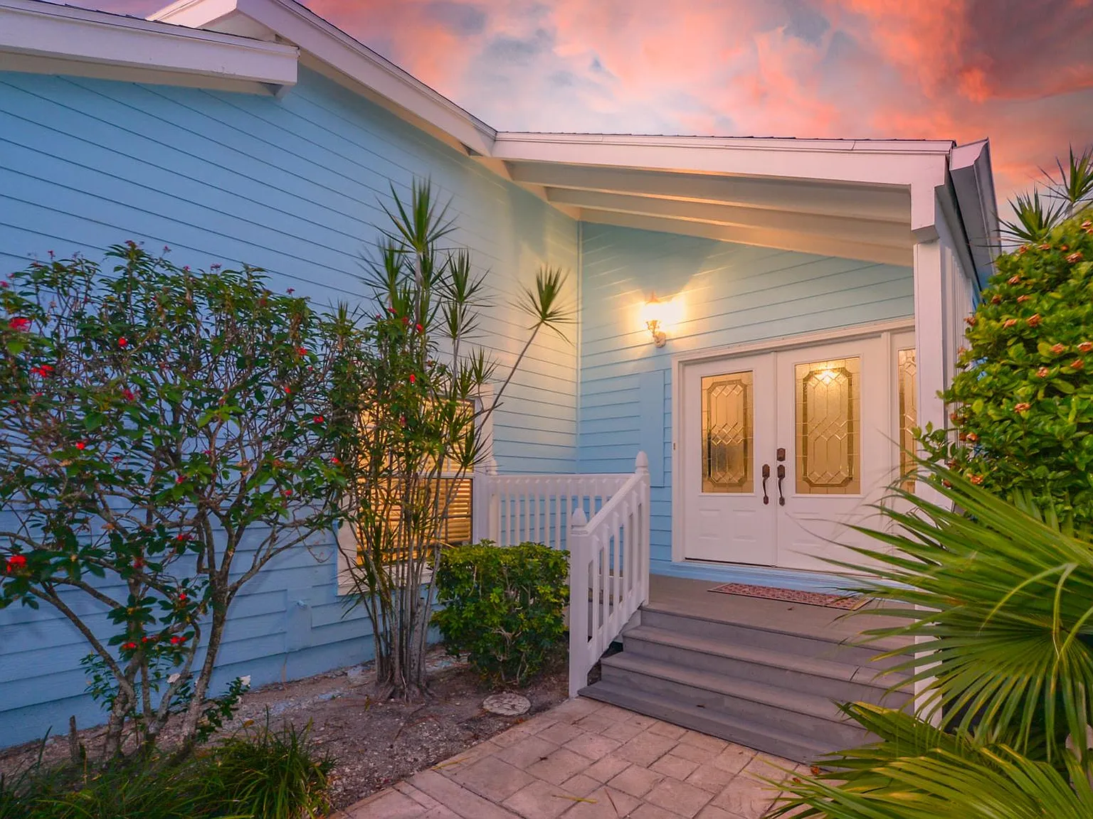 4051 NE Breakwater Dr — Photo 3
