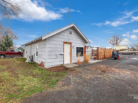 2nd image of 800 8th Ave N