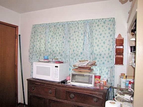 3rd image of 5325 Ira St