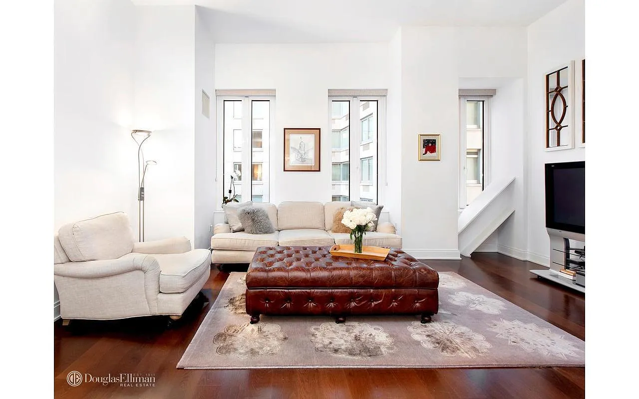 230 W 78th St APT 6B photo 1