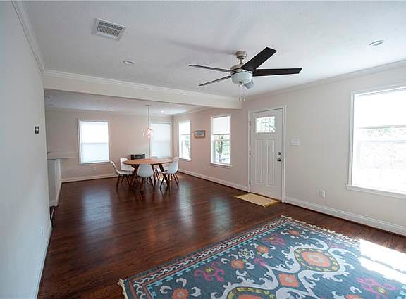 3rd image of 402 N Oak Cliff Blvd