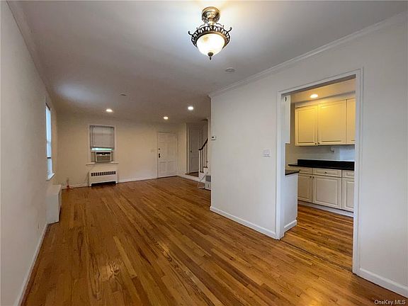 4th image of 1058 Palmer Ave