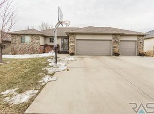 906 E Walnut St, Harrisburg, SD 57032