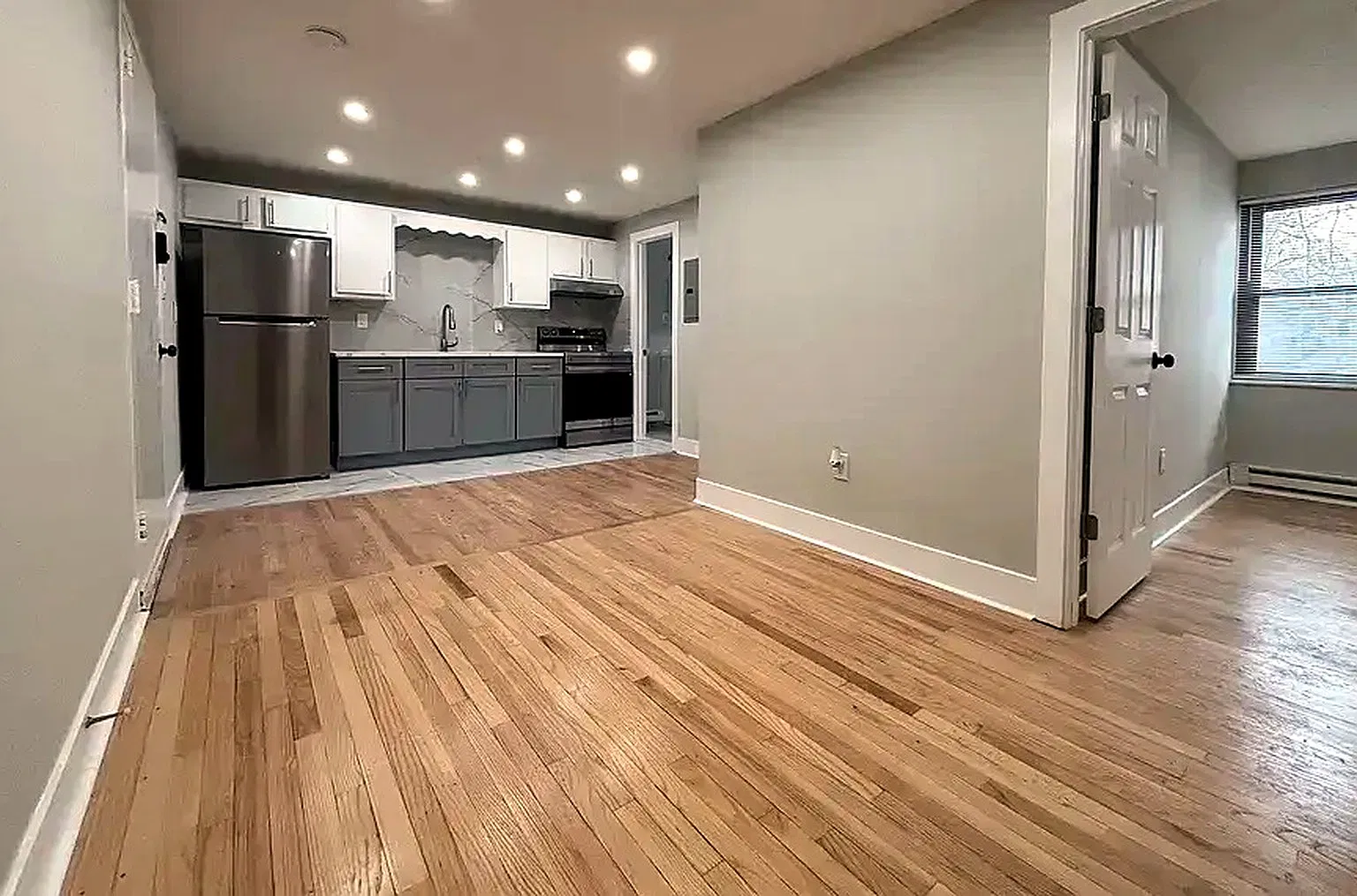 2 bed, 850 sqft, $1,600 — Photo 3