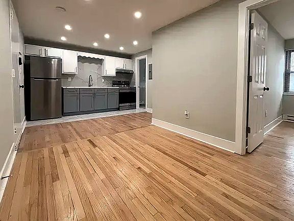 3rd image of 110A8 Maltby St #8