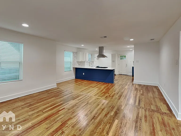 2718 Lawrence St — Photo 3
