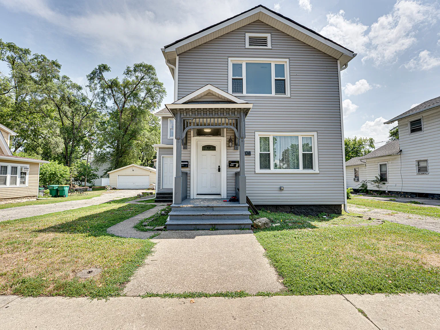 3 bed, 1300 sqft, $1,750 — Photo 1
