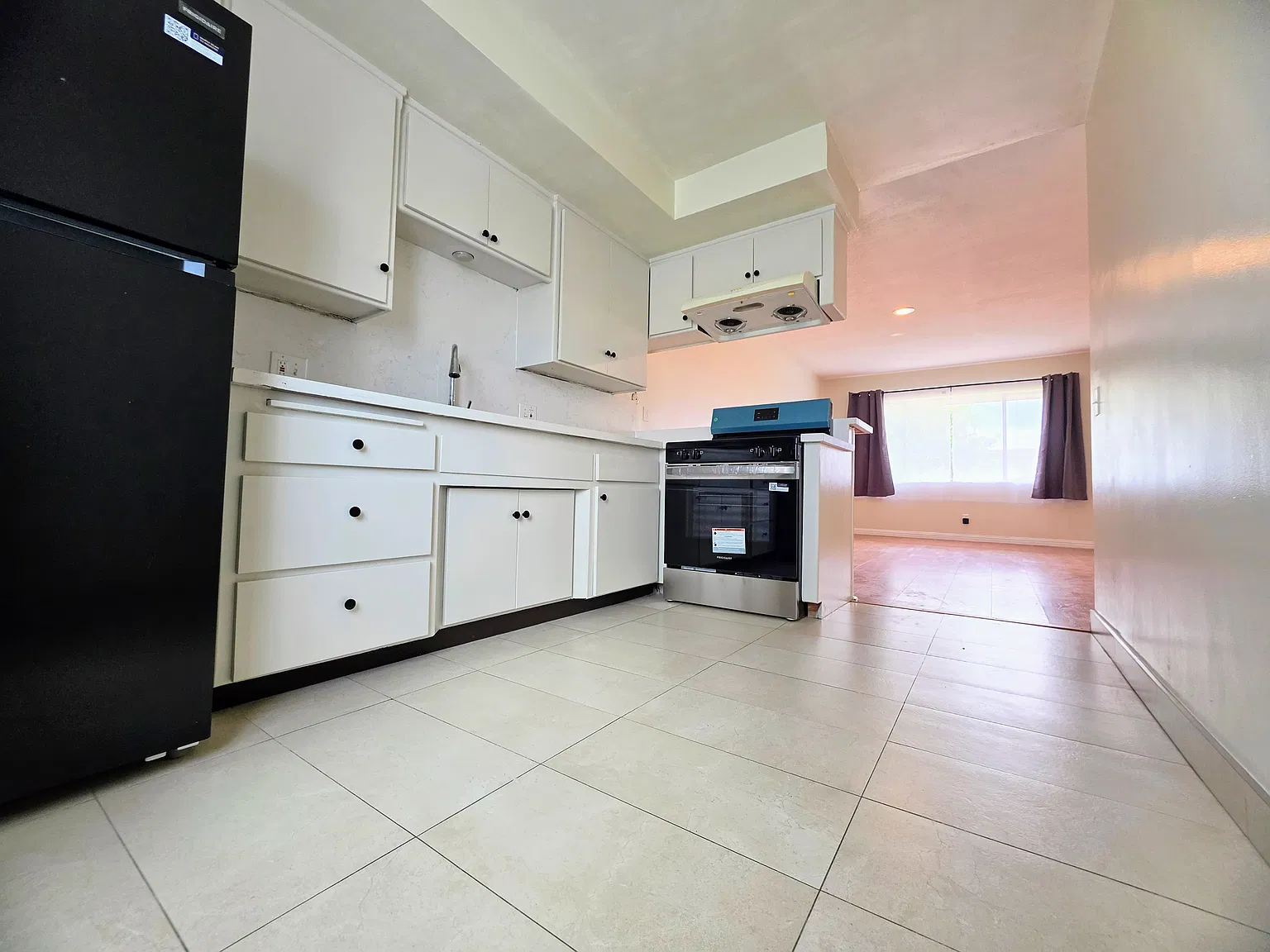 2 bed, 900 sqft, $2,400 — Photo 3
