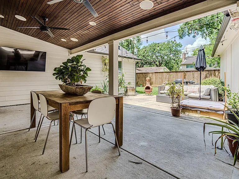 715 Thistlewood Dr — Photo 3