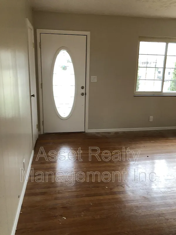4 bed, 3.0 bath, 1942 sqft, $2,195 — Photo 3