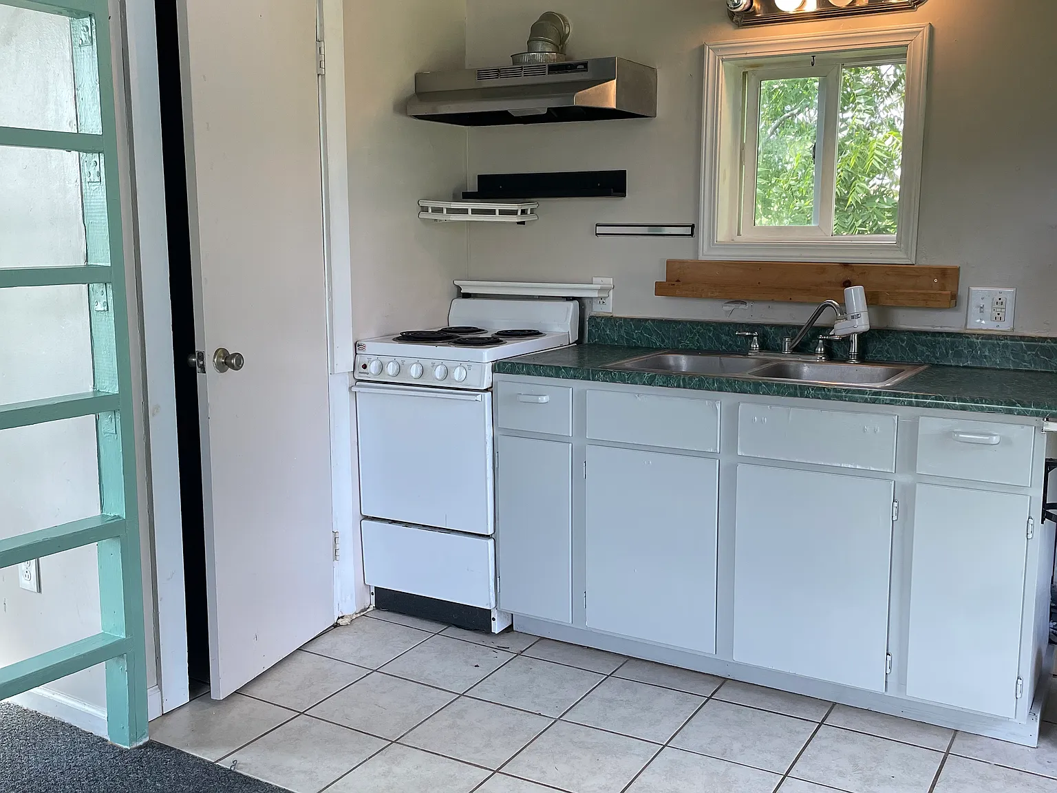 Studio, 200 sqft, $985 — Photo 1