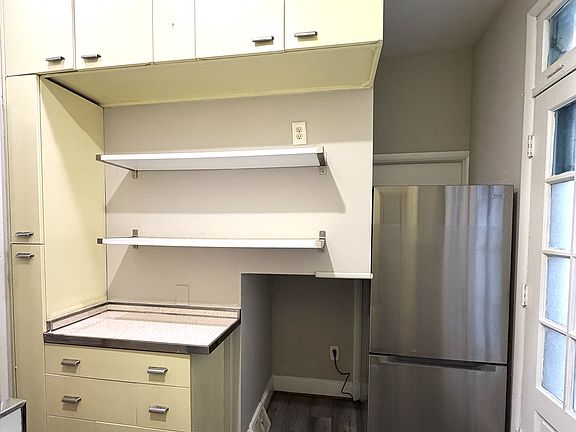 3rd image of 22 E Hamilton St