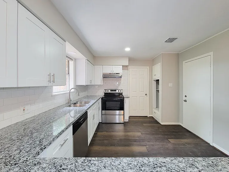 1803 Cypress Dr — Photo 16
