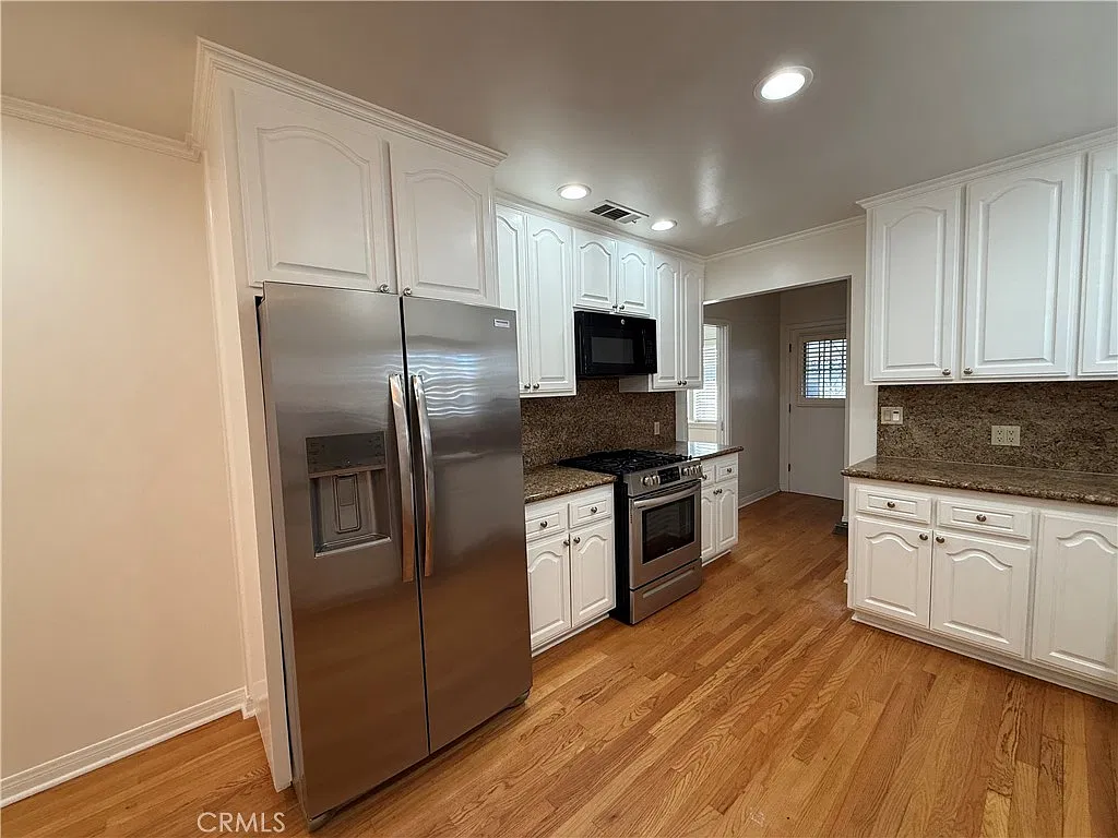 3 bed, 1432 sqft, $3,650 — Photo 2