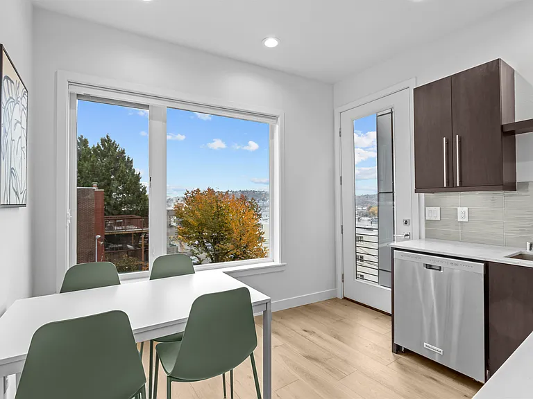 233 E Shelby St — Photo 5