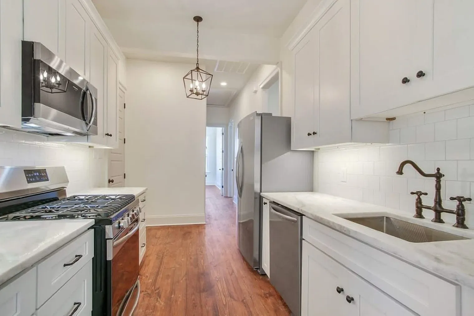 3 bed, 2.0 bath, $4,128 — Photo 2